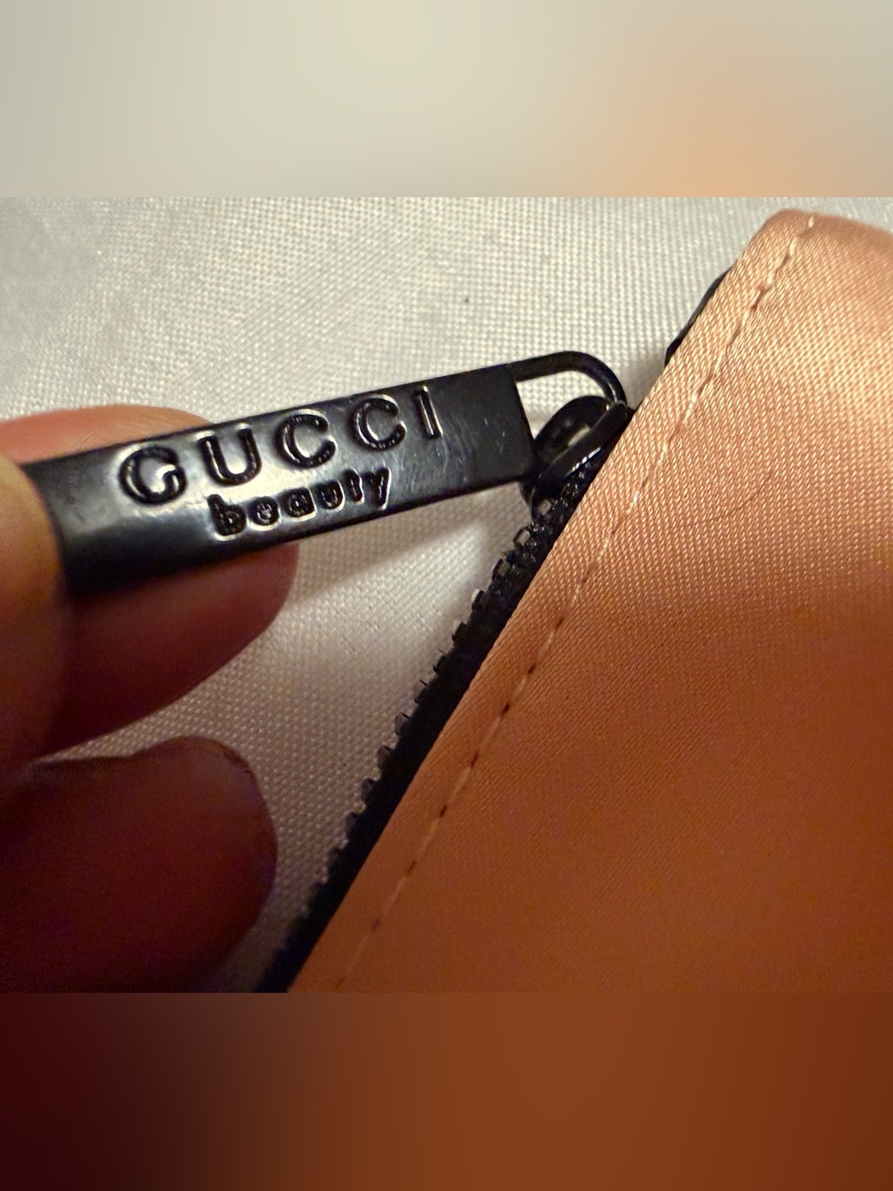 Gucci Bloom pink satin zippered pouch / cosmetic bag. New in box - Picture 8 of 10
